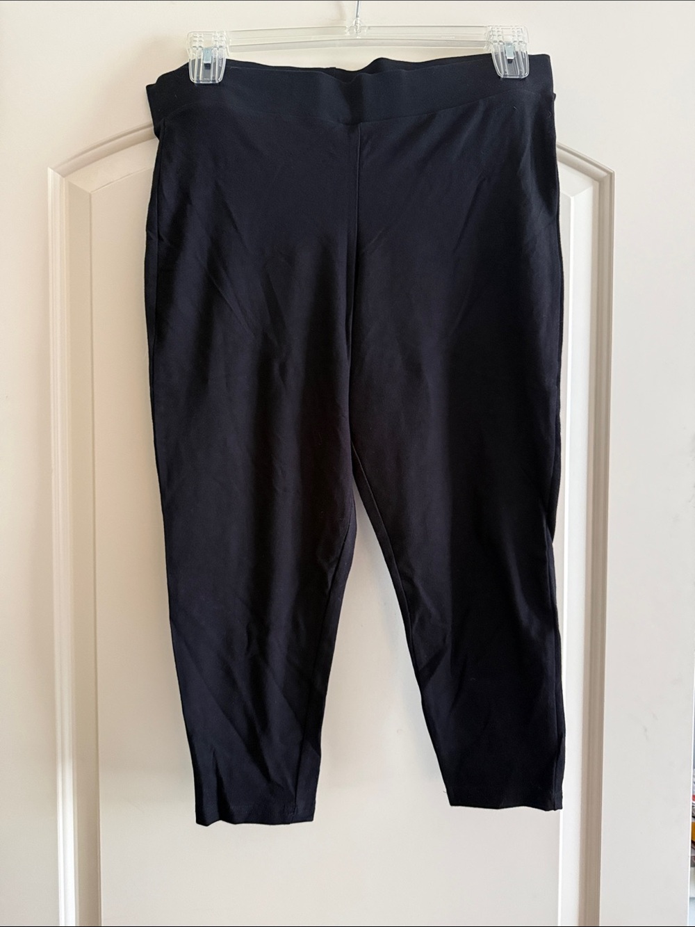 torrid Black Stretch capri leggings-size 2